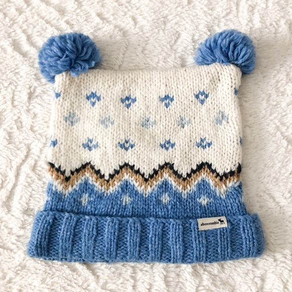 Abercrombie & Fitch Accessories - Abercrombie & Fitch White & Blue Toboggan Pompoms